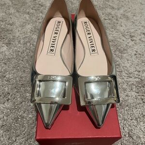 Roger Vivier Gommetine leather ballet flare